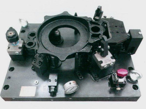 製動器底闆(ban)液壓(ya)裌(jia)具(ju)